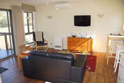 Gisborne Peak Winery Cottages - Accommodation Port Macquarie 6