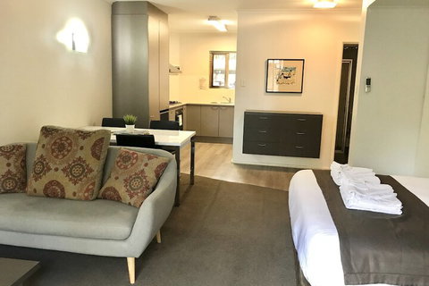 Adelaide Dresscircle Apartments Archer Street - Accommodation Port Macquarie 6