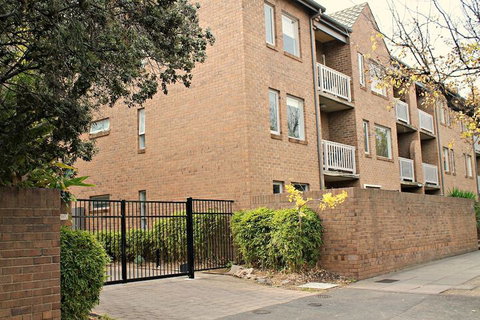 Adelaide Dresscircle Apartments Archer Street - Accommodation Port Macquarie 5