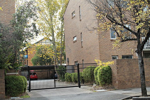 Adelaide Dresscircle Apartments Archer Street - Accommodation Port Macquarie 4