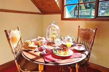 Mary Card's Coach House - Accommodation Port Macquarie 4