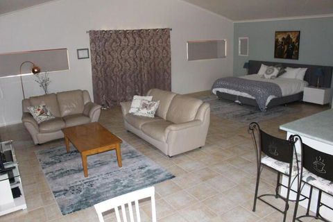 Granite Gardens Cottages & Lake Retreat - Accommodation Port Macquarie 5