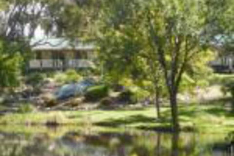 Granite Gardens Cottages & Lake Retreat - Accommodation Port Macquarie 0