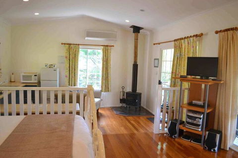 Granite Gardens Cottages & Lake Retreat - Accommodation Port Macquarie 3