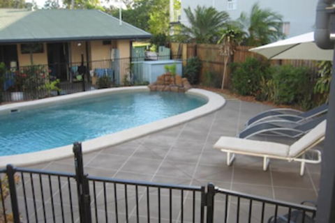 Palm Court Hervey Bay - Accommodation Port Macquarie 2