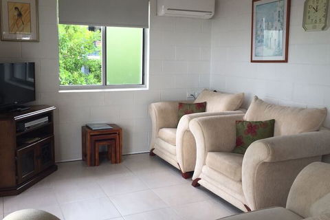 Palm Court Hervey Bay - Accommodation Port Macquarie 6