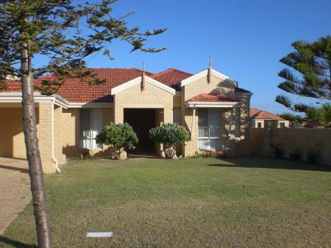 Port Bouvard Beach Holiday Home Mandurah - Accommodation Port Macquarie 0