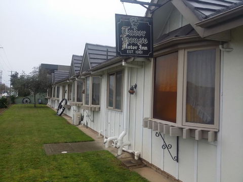 Tudor House Motel - Accommodation Port Macquarie 0