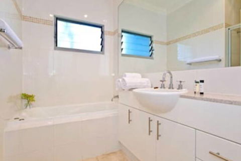 Blue Waters Views - Accommodation Port Macquarie 7