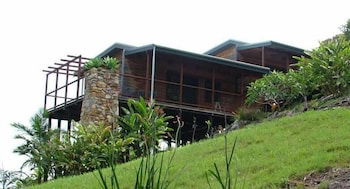 A Sacred Mountain Retreat - Accommodation Port Macquarie 0
