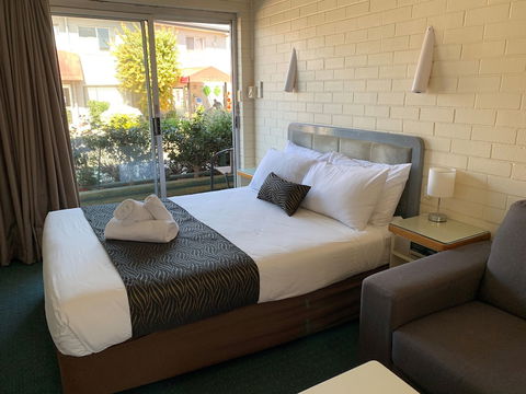 Crest Motor Inn - Accommodation Port Macquarie 2