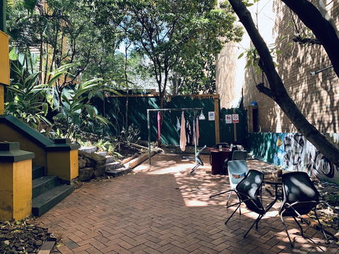 Yellow Submarine Backpackers - Accommodation Port Macquarie 4