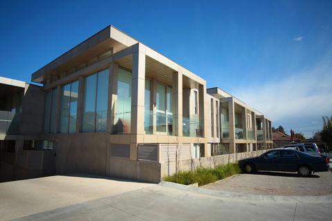 BOUTIQUE STAYS - The Residence - Accommodation Port Macquarie 0