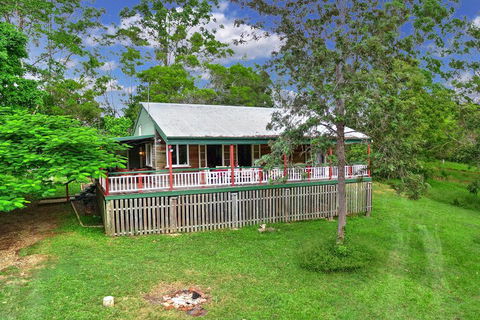 Avalon Noosa Farm Cottages - Accommodation Port Macquarie 1