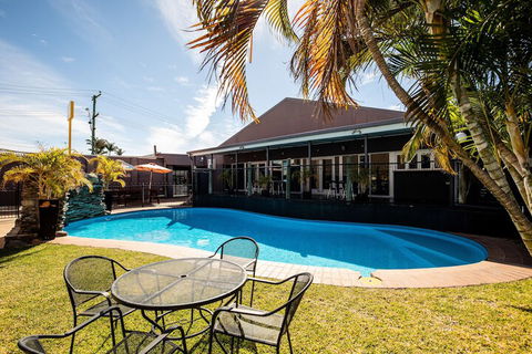 Hotel Settlers - Accommodation Port Macquarie 4