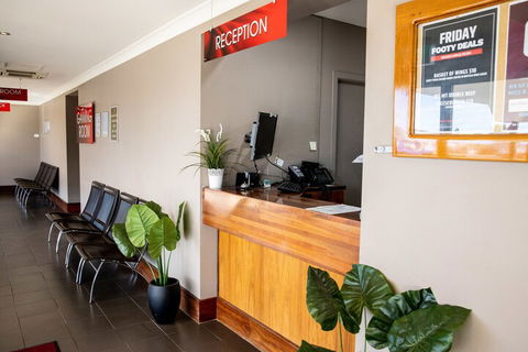 Hotel Settlers - Accommodation Port Macquarie 5