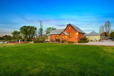 Woodend Old School House - Accommodation Port Macquarie 0