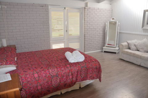 McCarthy Lake House - Accommodation Port Macquarie 3