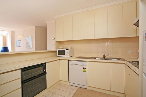 Two Bays Apartments - Accommodation Port Macquarie 5