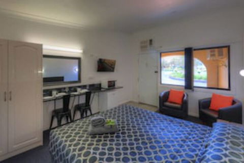 Twin Swans Motel - Accommodation Port Macquarie 0