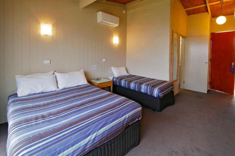 Torquay Hotel / Motel - Accommodation Port Macquarie 2