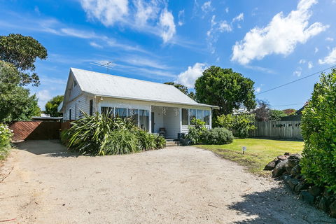 Beachfront Cottages Torquay - Accommodation Port Macquarie 0