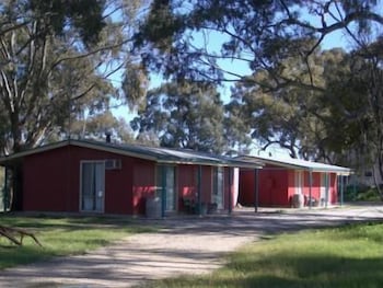 Clare Valley Cabins - Accommodation Port Macquarie 2