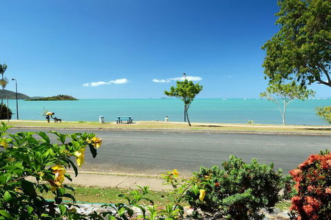 Whitsunday Waterfront Apartments - Accommodation Port Macquarie 4