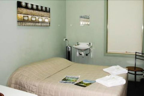 Imperial Hotel Cowra - Accommodation Port Macquarie 2