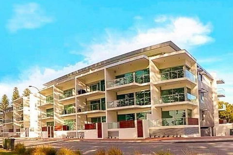 Breeze Beachfront Apartments - Accommodation Port Macquarie 1