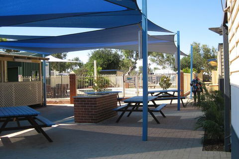 Coral Coast Tourist Park Carnarvon - Accommodation Port Macquarie 1