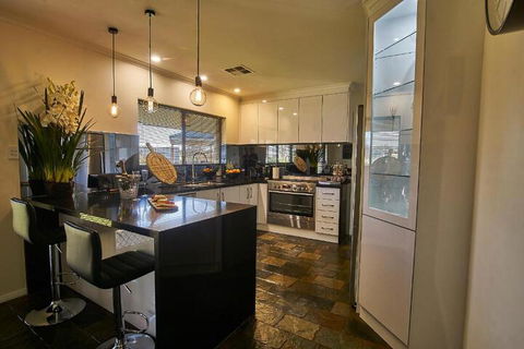 Barossa Elegance - Accommodation Port Macquarie 5