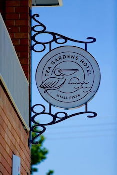 Tea Gardens Hotel - Accommodation Port Macquarie 0