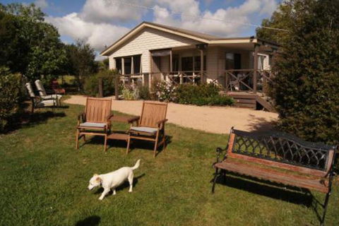 Emerald Hills Cottage - Accommodation Port Macquarie 0