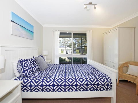 Hayes Beach House Jervis Bay Pet Friendly Award Winner Fireplace - Accommodation Port Macquarie 5