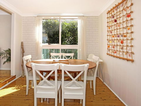 Hayes Beach House Jervis Bay Pet Friendly Award Winner Fireplace - Accommodation Port Macquarie 2