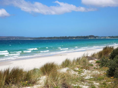 Hayes Beach House Jervis Bay Pet Friendly Award Winner Fireplace - Accommodation Port Macquarie 6
