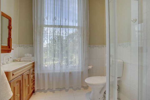Highton Manor - Accommodation Port Macquarie 7