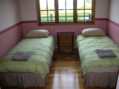 Cedar Cottages Blackmans Bay - Accommodation Port Macquarie 3