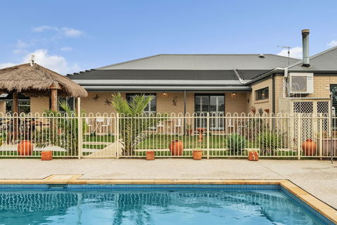 The Oxley Estate - Accommodation Port Macquarie 4