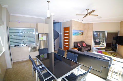 Sun Worship Crescent Head - Accommodation Port Macquarie 3