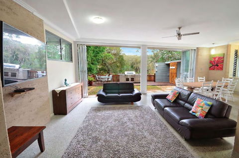 Sun Worship Crescent Head - Accommodation Port Macquarie 5