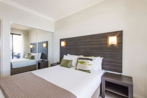 Dolphin Quay Apartments - Accommodation Port Macquarie 0