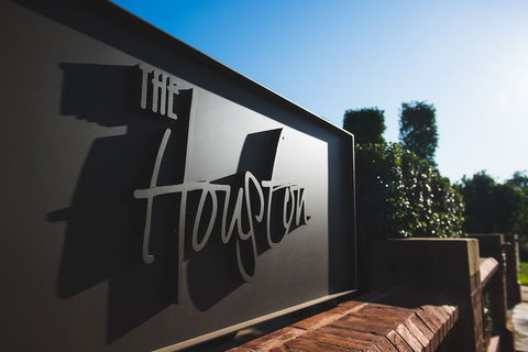 The Houston - Accommodation Port Macquarie 0