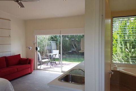 Springtide Studio Apartments - Accommodation Port Macquarie 6