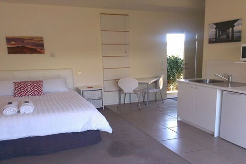 Springtide Studio Apartments - Accommodation Port Macquarie 7