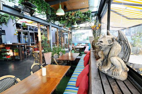 Treehouse Hotel - Accommodation Port Macquarie 0
