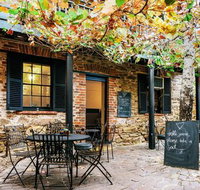 Alby  Esthers - Accommodation Port Macquarie