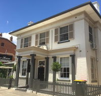 Montrose House on Riverbank - Accommodation Port Macquarie