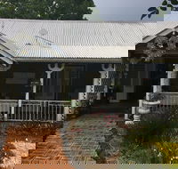 Little Cambridge - Accommodation Port Macquarie
